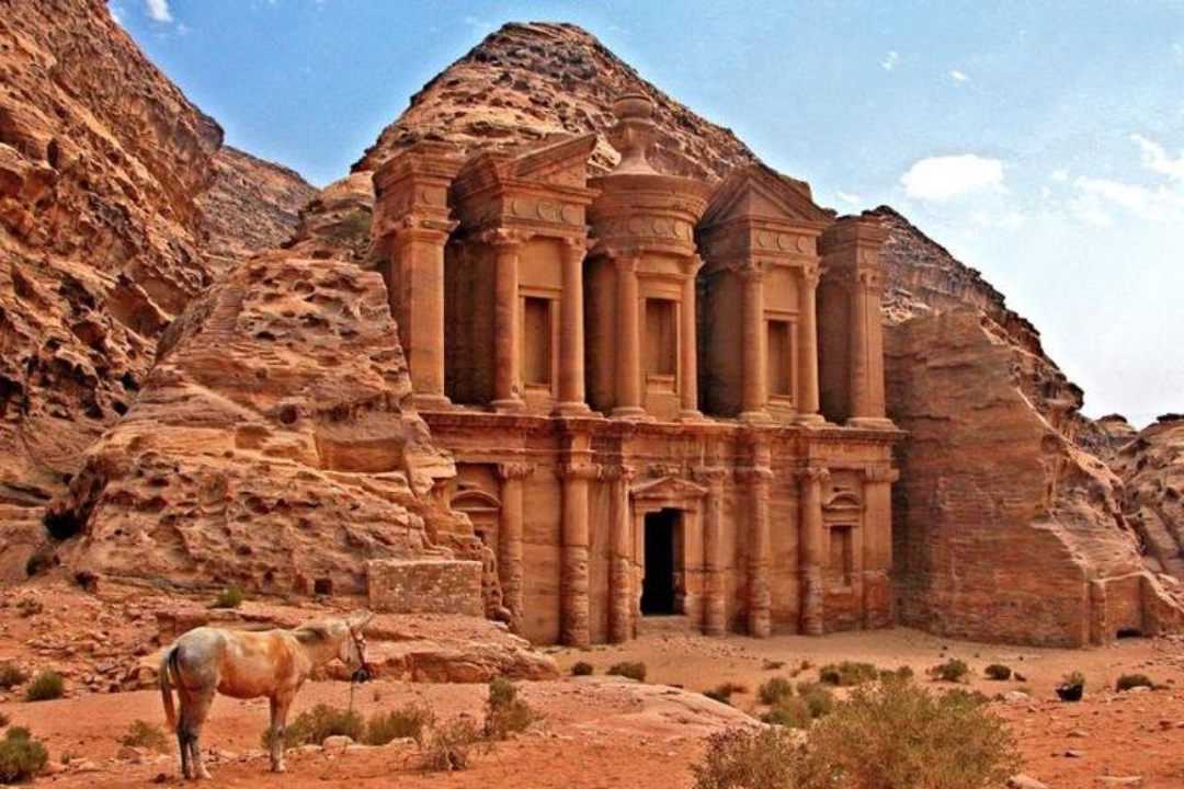 Petra: Peradaban Kuno di Gurun yang Menyimpan Misteri Megah